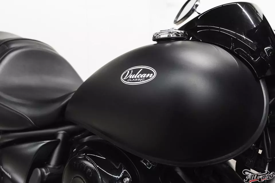 Окрас мотоцикла Kawasaki Warrior в черный мат.